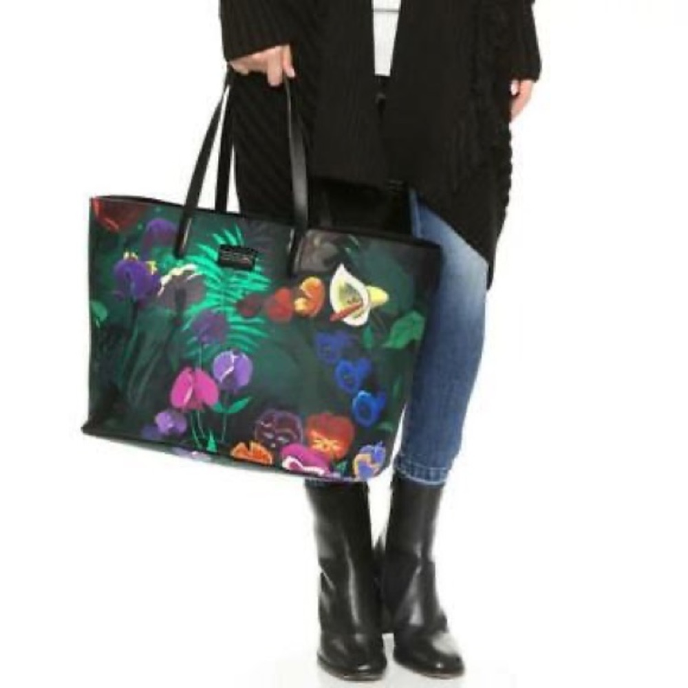 MARC BY MARC JACOBS X DISNEY Alice In Wonderland Tote & Pouch - Picture 3 of 15